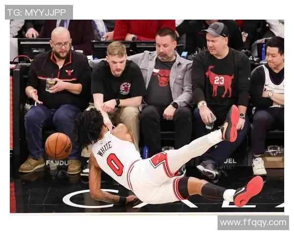 湖人逆袭公牛,郭艾伦演绎高光时刻,篮球赛场再燃激情! 湖人逆袭公牛,郭艾伦演绎高光时刻,篮球赛场再燃激情!